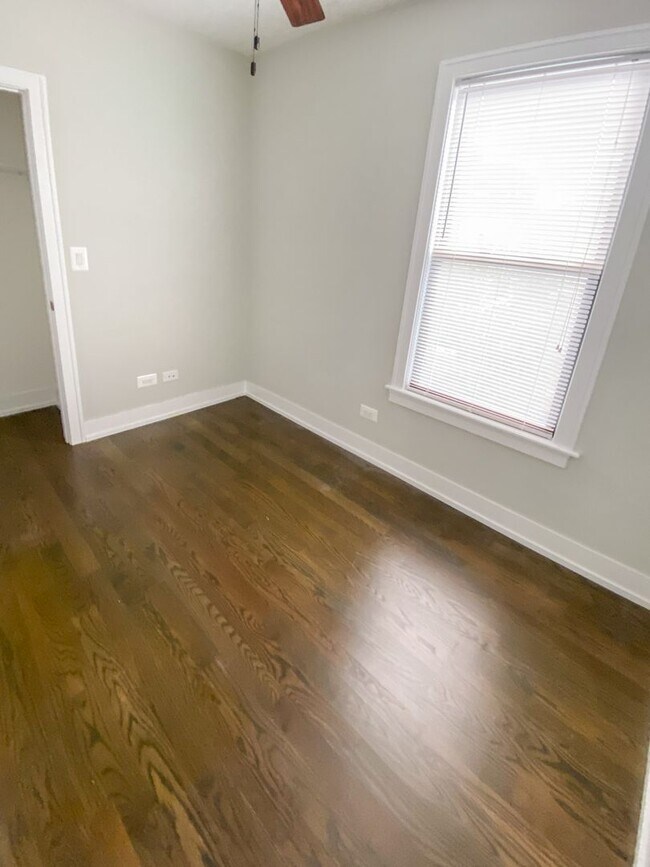 Foto del edificio - 2318 N Southport Ave