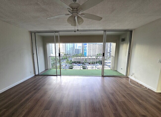 Building Photo - Spacious 2br/1.5ba/2pkg Condo in Waikiki