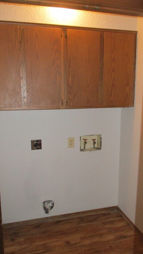 Primary Photo - 800 Swan Lake Rd