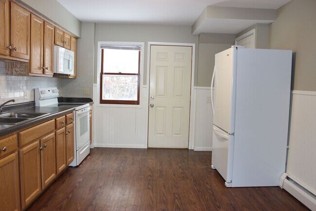 Building Photo - South Minneapolis Main Level Duplex, Dedic...