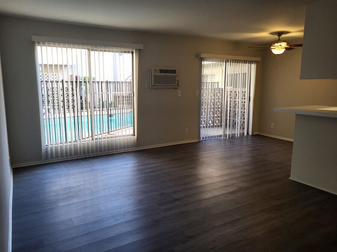 Foto principal - 12070 Woodbridge St