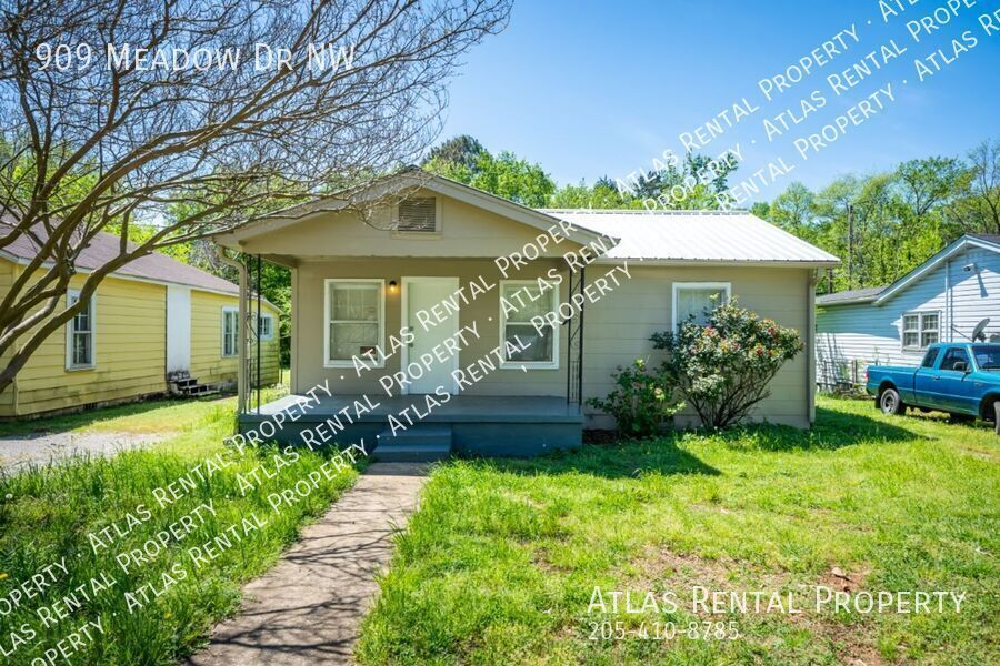 Foto principal - 909 Meadow Dr NW