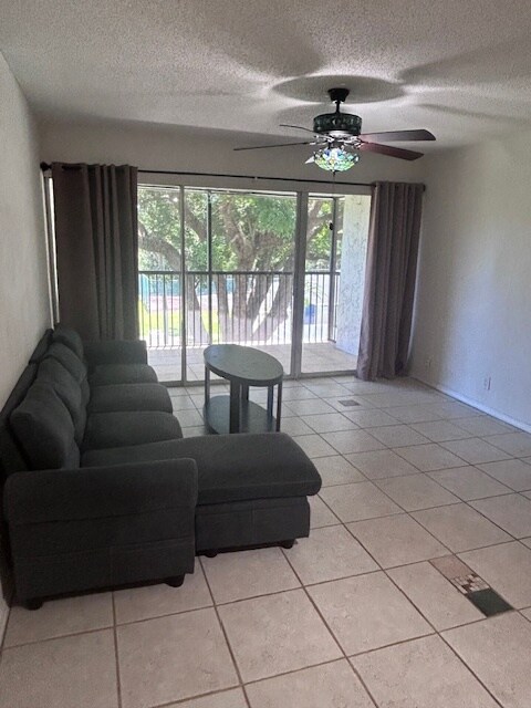 Foto del edificio - 5090 SW 64th Ave