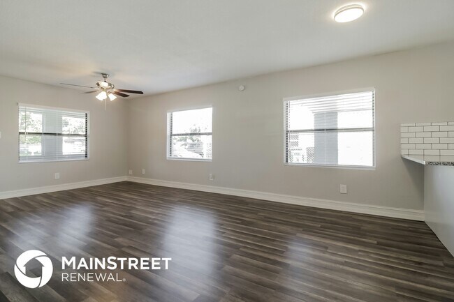 Building Photo - 4118 Minoso St