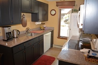 Building Photo - 10 Bay Tree Ln