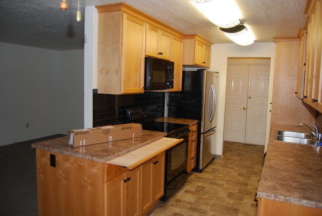 Building Photo - 3 Bedroom Home N side of Newberg