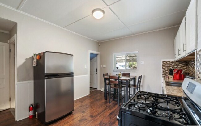 Foto del edificio - Newly Renovated 2 Bed, 1 Bath Home - Centr...
