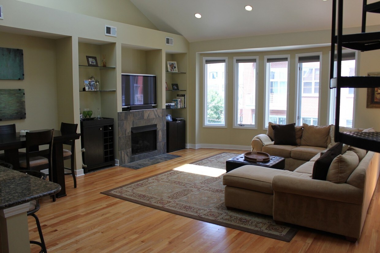 Foto principal - 821 W Superior St