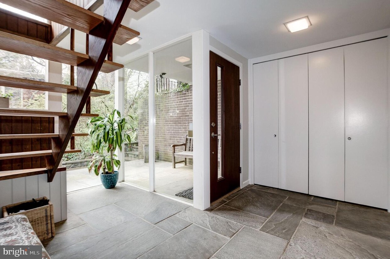 Foto principal - 3909 Rickover Rd