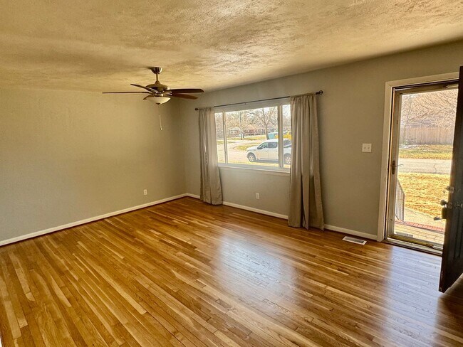 Building Photo - Beautiful Home in the Heart of Virginia Beach