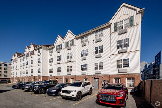 Building Photo - 646 Emerald St