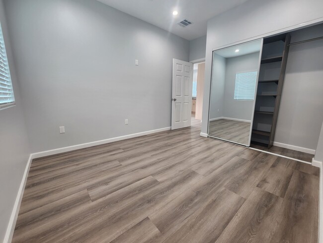 Building Photo - 15524 Tupper St