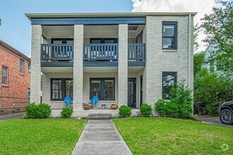 Building Photo - 2345 Wroxton Rd