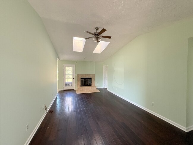 Building Photo - 158 Lewis Ln