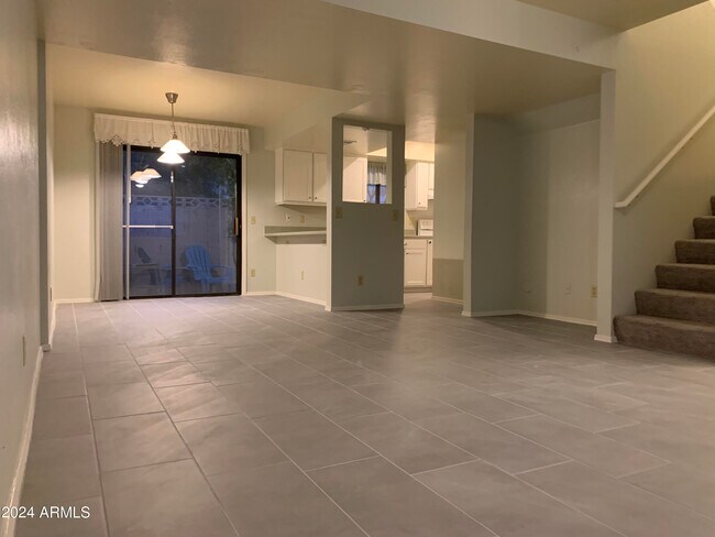 Foto del edificio - 16042 N 25th Dr