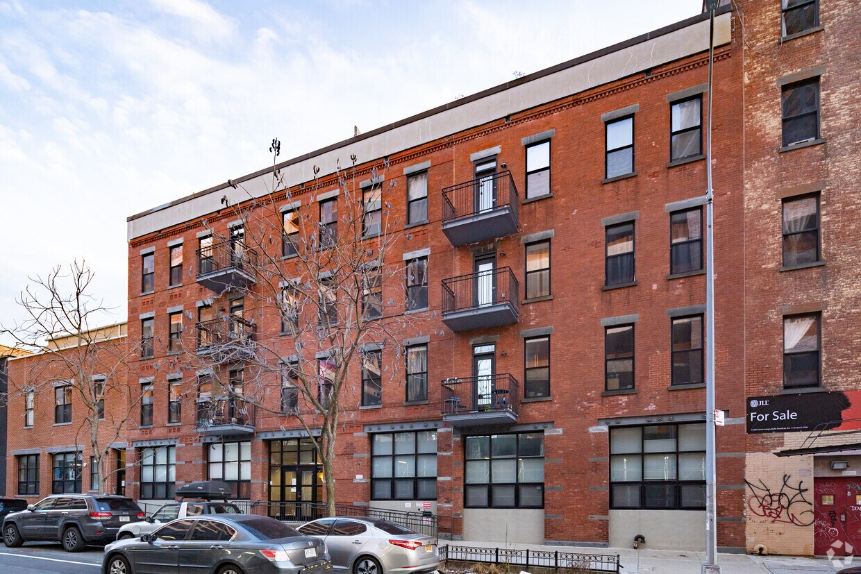 Primary Photo - 618-626 Dean St