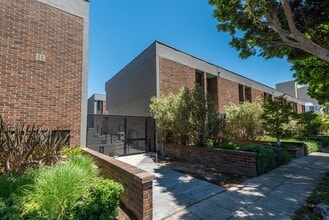 Building Photo - 9301 Burton Wy