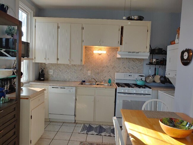 Renovated Kitchen with W/D - 3205 Parkwood Ave