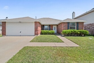 Building Photo - 2140 Hacienda Ct