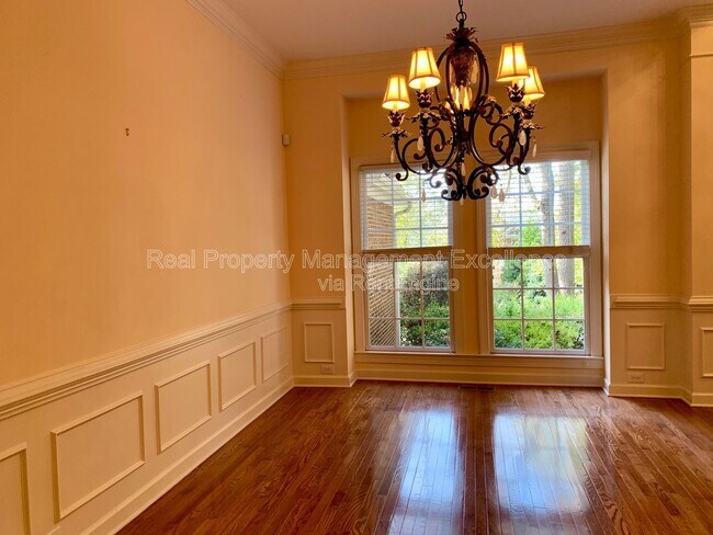 Foto del edificio - 411 Hogan Woods Cir