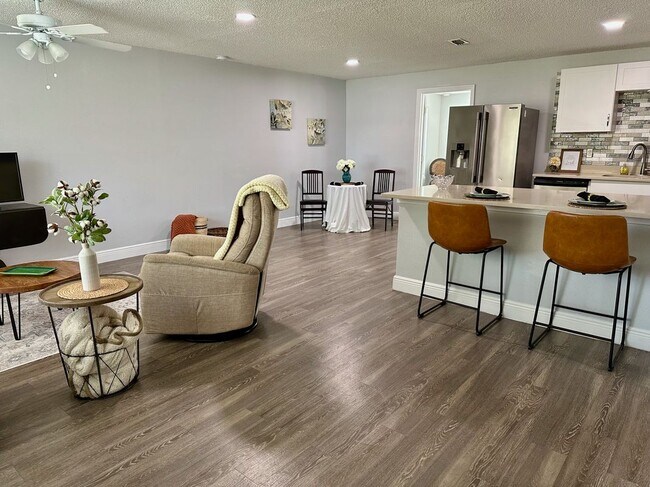 Foto del edificio - 7301 Mitchell Ranch Rd