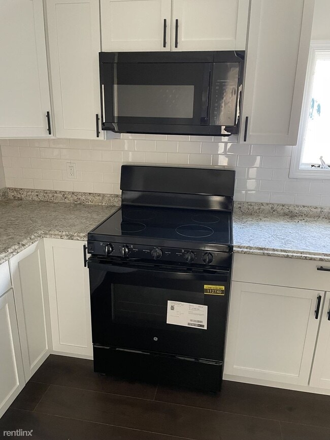 Building Photo - 2 br, 1 bath Duplex - 1006 Chittock Ave Un...