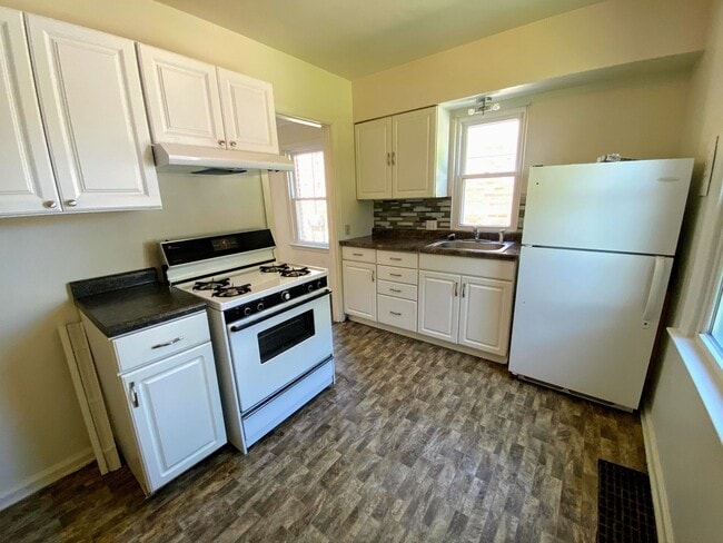 Foto del edificio - 853-855 Ballard SE