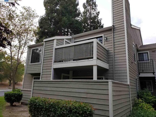 Building Photo - 383 Eastridge Dr