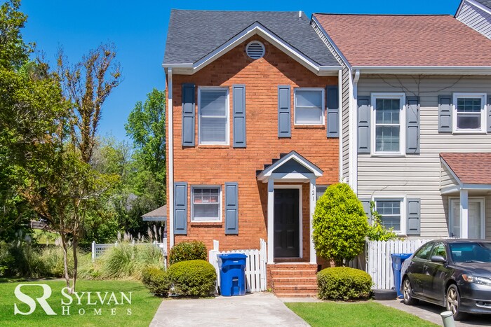 Primary Photo - Spacious 2BR 2.5BA Townhome Ready now!