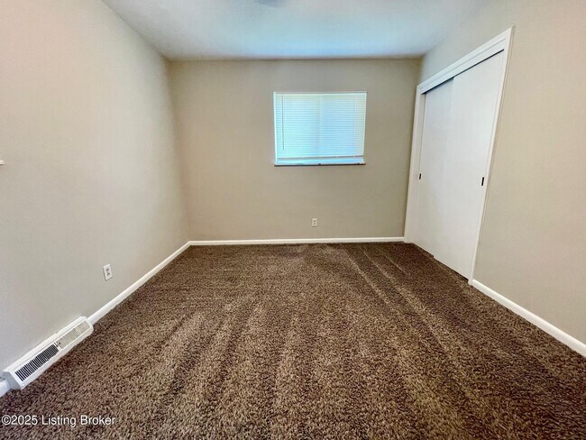 Building Photo - 210 Finchleigh Dr