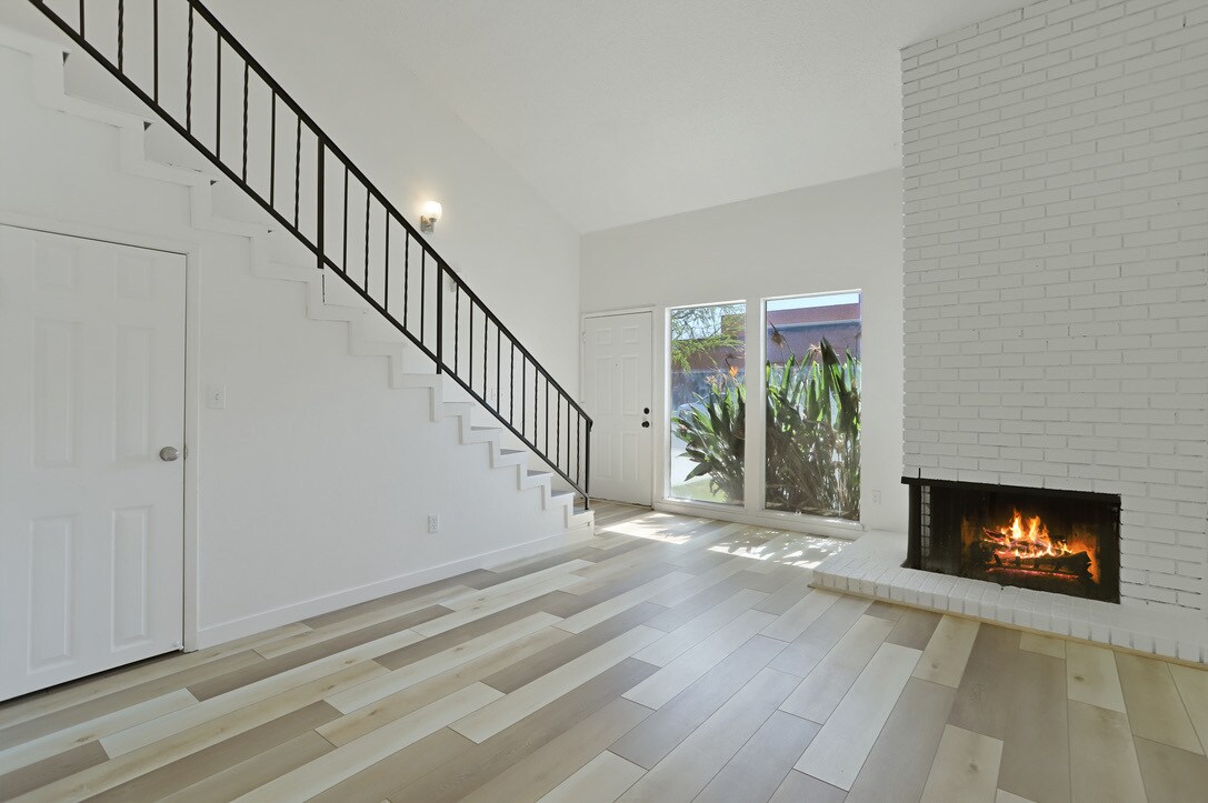 Vaulted Family Room - 1305 Sylvan Meadows Dr