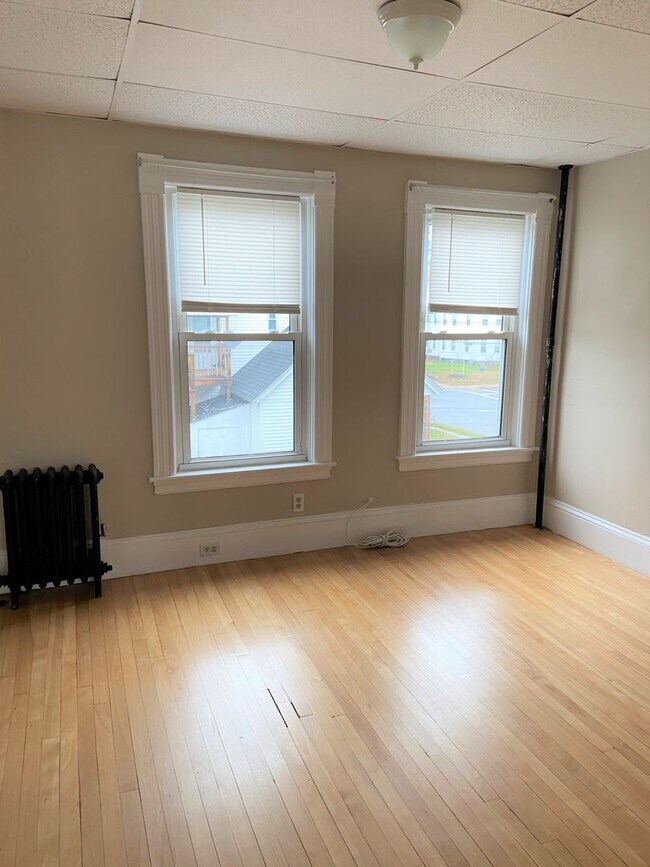 109 6th St Unit 109 Sixth Street 2, Leominster, MA 01453 Room for