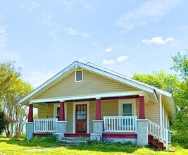 Building Photo - 770 Poplar St NE