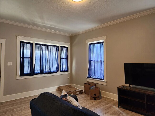 Foto del edificio - 1115 E 8th St