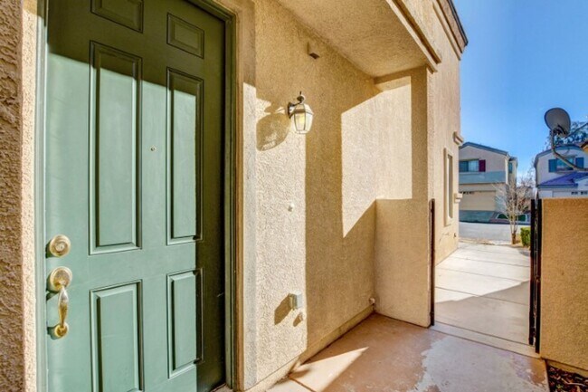 Foto del edificio - Awesome 3 Bedroom, 2 Story Home in North L...