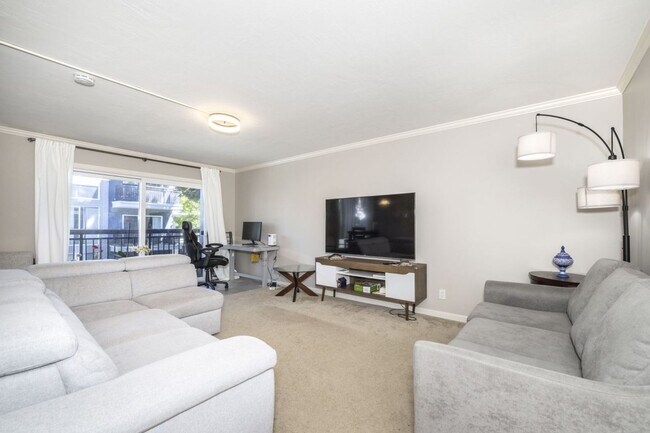 Foto del edificio - Conveniently Located, Furnished 1 Bed, 1 Bath Condo w/ Updated Kitchen & Bathroom