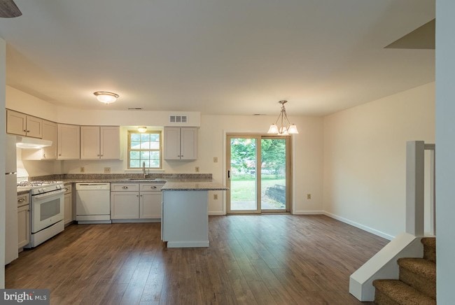 Building Photo - 207 Maple Glen Cir