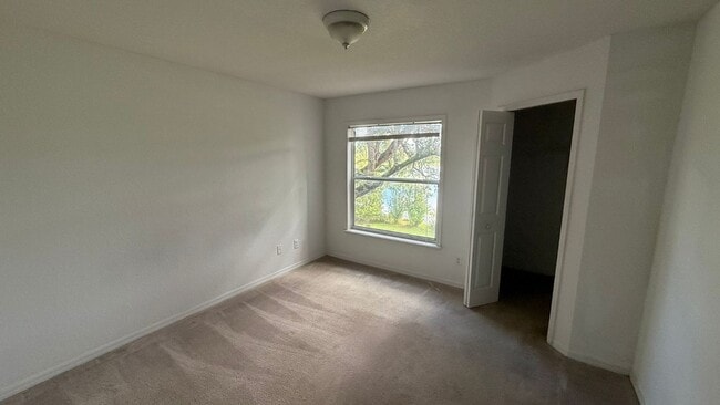 Foto del edificio - 8849 Latrec Ave