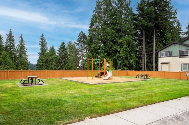 Children's Play Area - 16522 1st Park SE