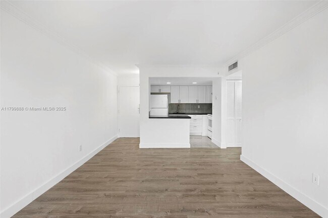 Foto del edificio - 4335 NW S Tamiami Canal Dr