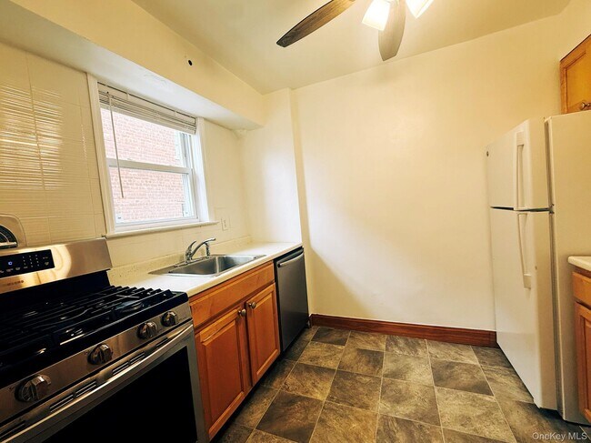 Building Photo - 87 Alexander Pl