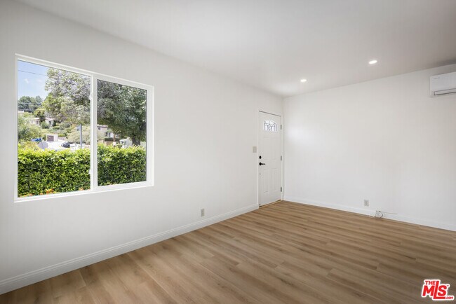 Foto del edificio - 1720 N Ave 45
