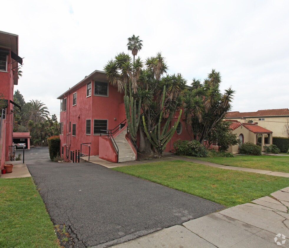 Building Photo - 4114-4124 Franklin Ave