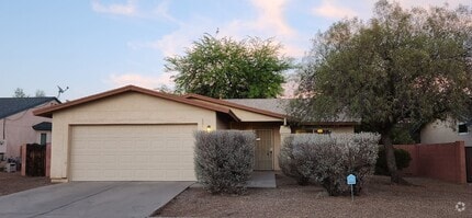 Building Photo - 7855 S Claremon Ave