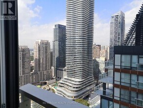 Building Photo - 501 Yonge St