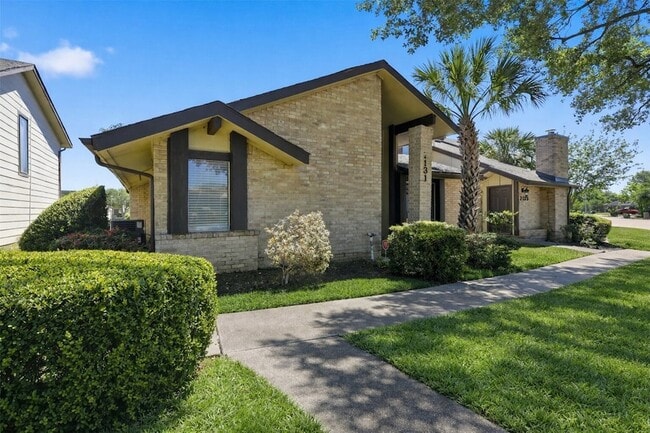 Photo - 7131 Westbranch Dr Apartment