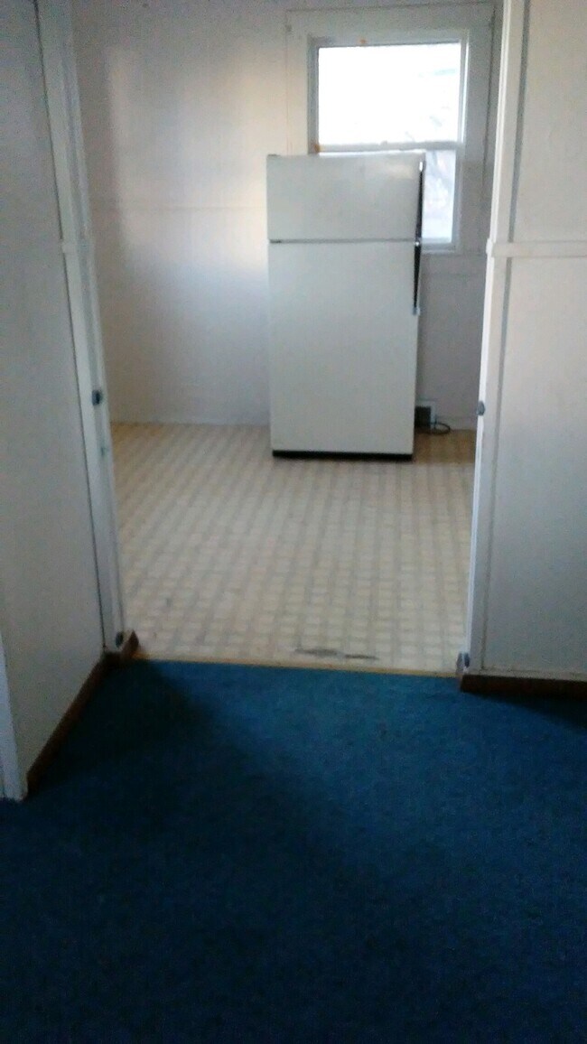 Building Photo - UTILITIES INCLUDED! 17 2nd Ave NE