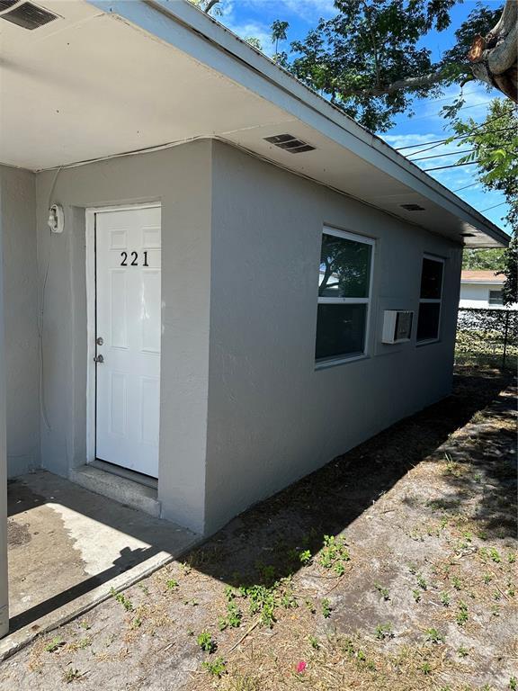 Foto del edificio - 221 N Saturn Ave