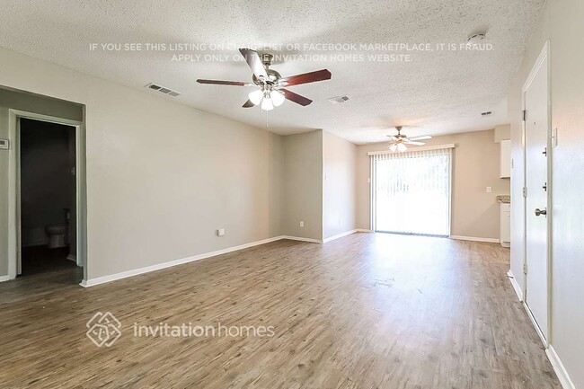 Building Photo - 401 Pecan St