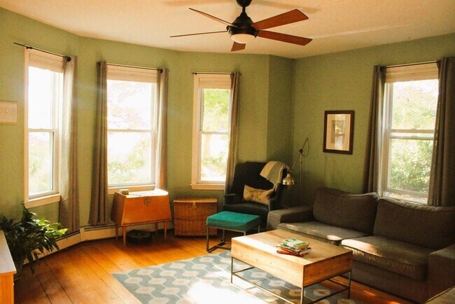 Building Photo - 15 Oakdale St